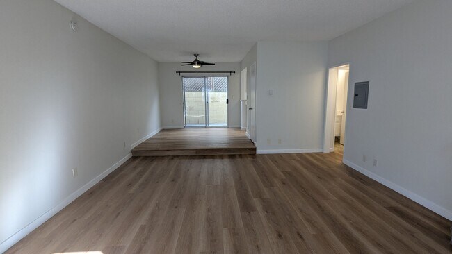 Foto del edificio - Beautifully Remodeled 2 Bed 1.5 Bath Santa...