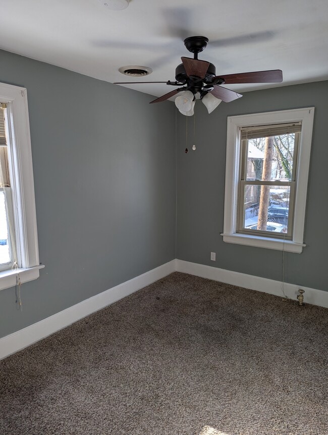 Building Photo - 663 W 7th St