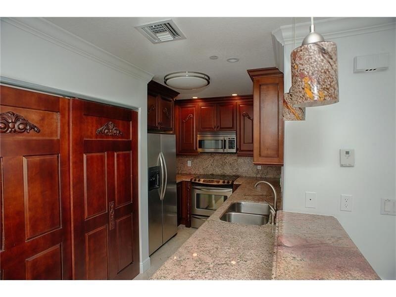 Primary Photo - 2201 SE 18th St