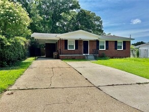 Building Photo - 506 Seville Dr