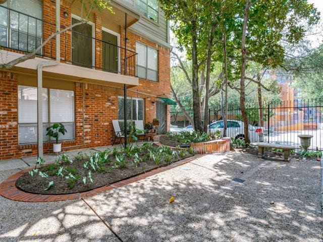 Foto principal - 4525 Gilbert Ave