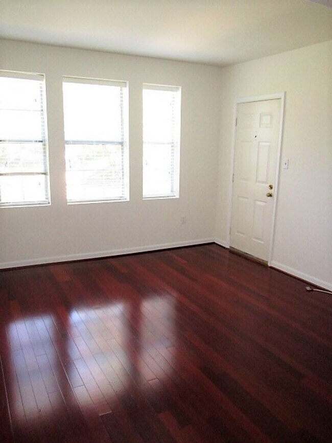 Foto del edificio - Charming 1 Bed 1 Bathr Condo In Much Sough...