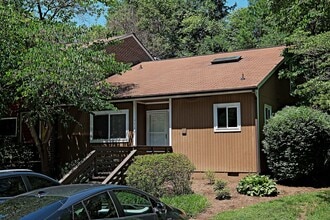 Building Photo - 976 Sutton Ct