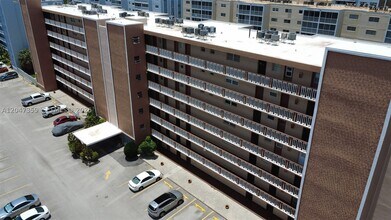 Building Photo - 301 NE 14th Ave