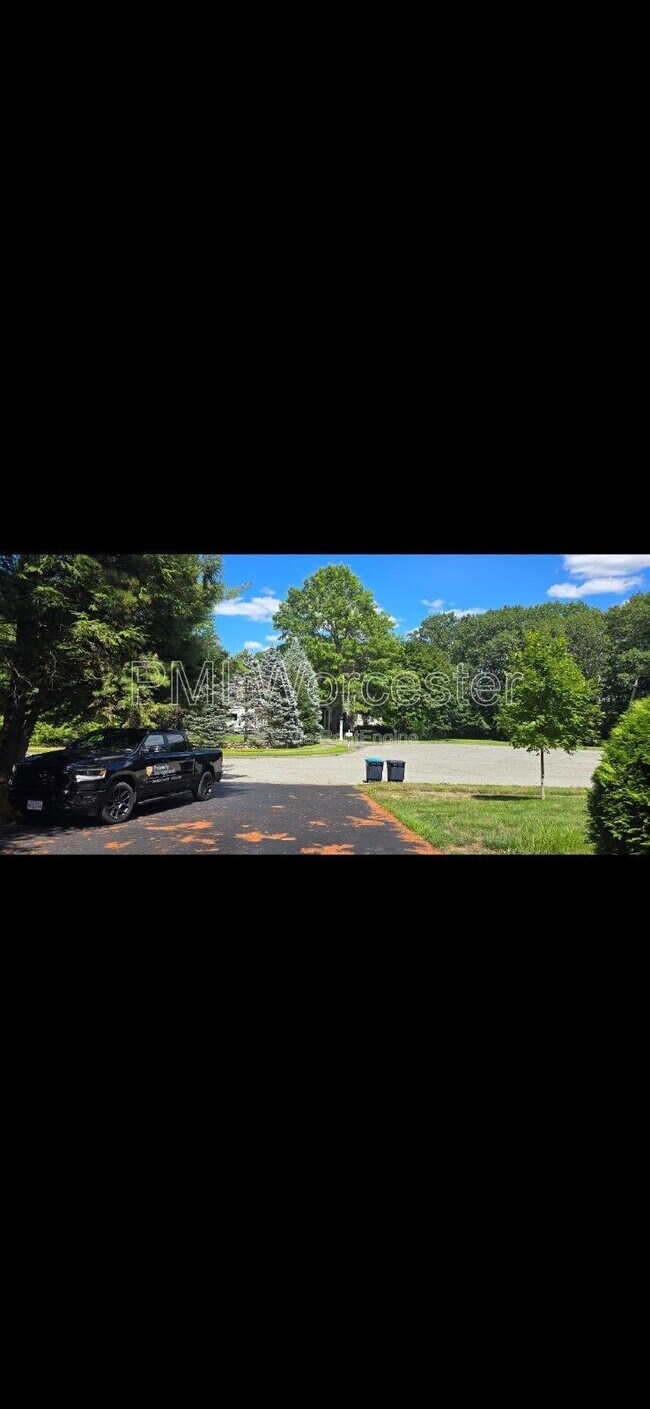 Foto del edificio - 28 Brookside Ave