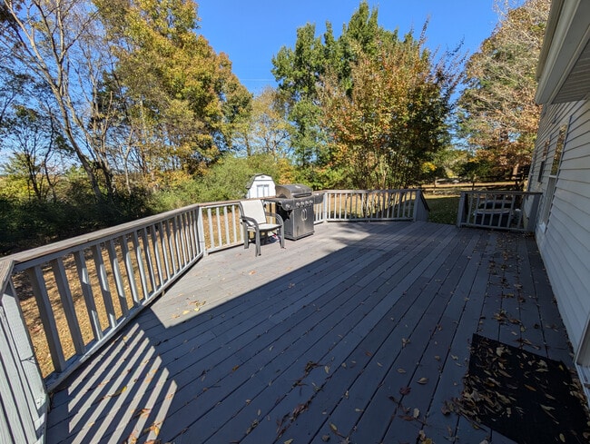 Foto del edificio - Room in House on Flint Glenn Ln