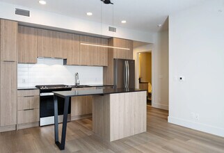 2BT6-SE - Kitchen - UXBorough Living