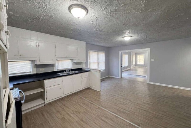 Building Photo - 118 Cherry St