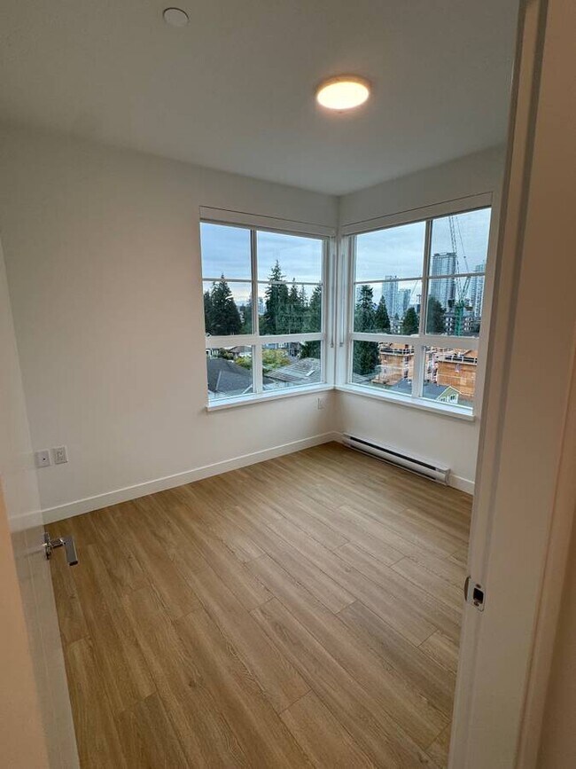 Building Photo - 723 Grover Av