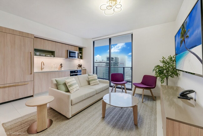 Building Photo - 121 NE 5th St