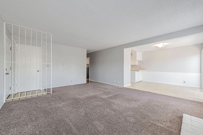 Building Photo - Vasona Court 625-627