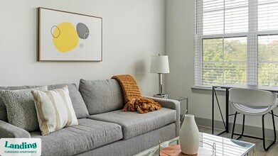 Building Photo - 640 21st Ave N