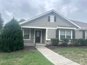 Building Photo - 522 SE Maple Dr
