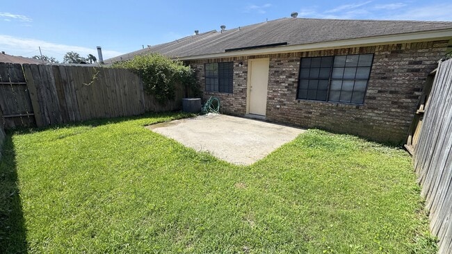 Building Photo - 206 Splane Dr