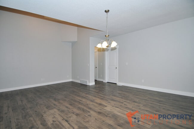 Building Photo - 13012 S Oberon Ln