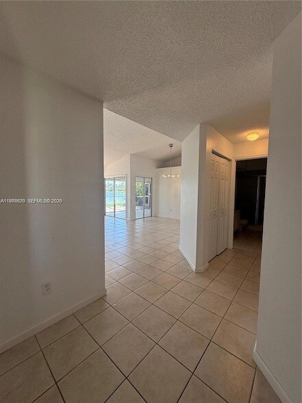Foto del edificio - 665 SE 25th Ln