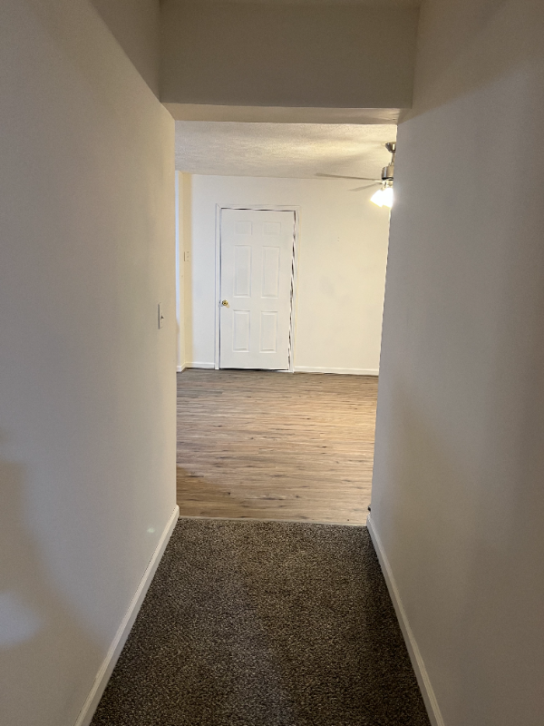Foto principal - 63 Montclair Dr