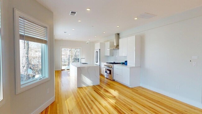 Building Photo - 179 Appleton St