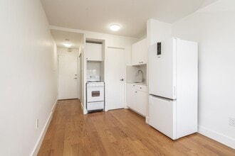 Building Photo - 730 St Clarens Ave