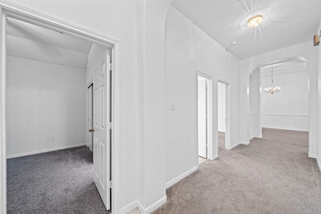 Building Photo - 4815 Plum Forest Rd