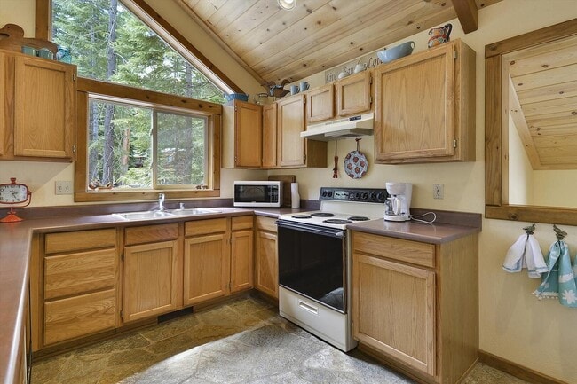 Building Photo - Woodacre Ski Lease