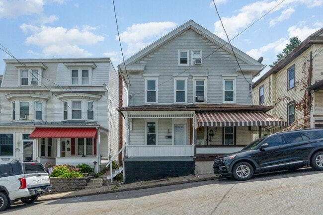 Building Photo - 609 Spruce St