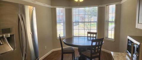 Foto del edificio - 8307 Holmwood Dr