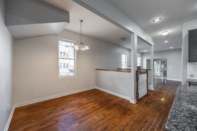 Foto del edificio - 3444 W Schubert Ave
