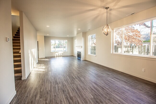 Foto del edificio - 18112 E Riverway Ave