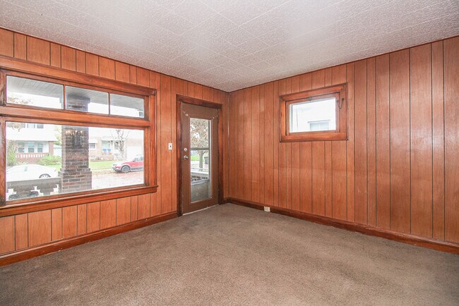 Foto del edificio - 8206 Bancroft Ave