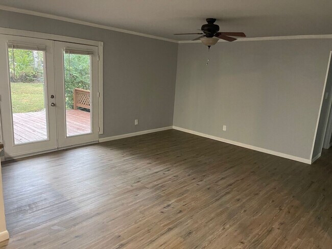 Building Photo - Available Soon! RENT-TO-OWN 40 Robinson St...