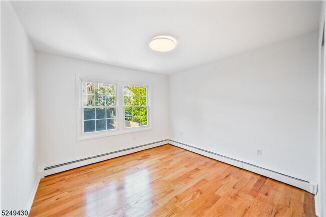 Building Photo - 326 Bond St