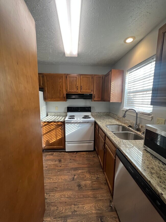 Foto del edificio - 6259 Woodrun Pl
