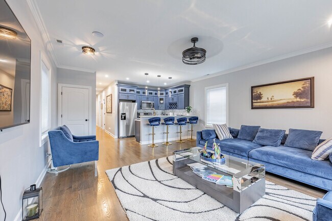 Foto del edificio - 4634 S Langley Ave