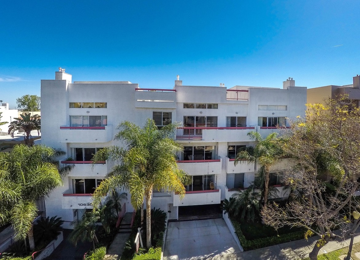 Foto principal - 10630 Wilkins Ave