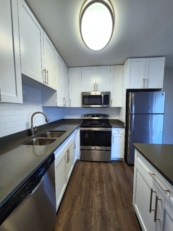 Building Photo - 4350 W Kennedy Blvd