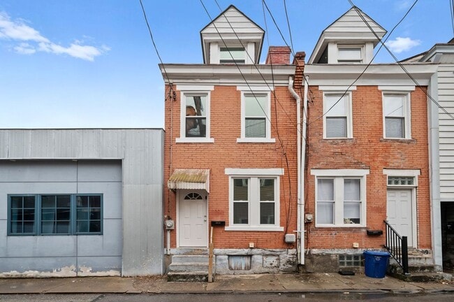 Photo - Newly Renovated 2 Bedroom Unit + Bonus Room In The South Side.  Available Immediately. House