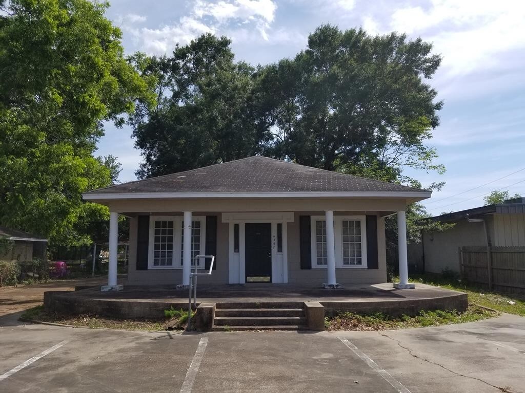 Primary Photo - 4757 Main Ave