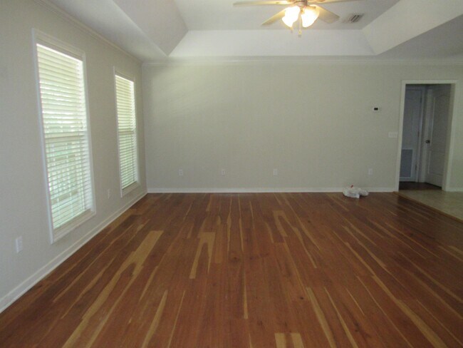 Foto del edificio - 236 Hickory Tree Ln