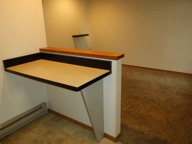 Building Photo - 1 Bed/1 Bath Apartment Across Millers Land...