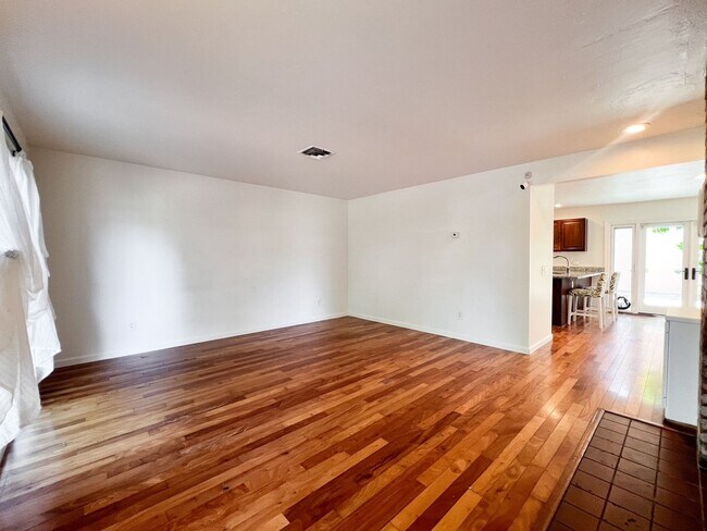 Foto del edificio - Charming Three Bedroom Condo