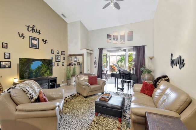 Foto del edificio - 1803 Rosewood Way