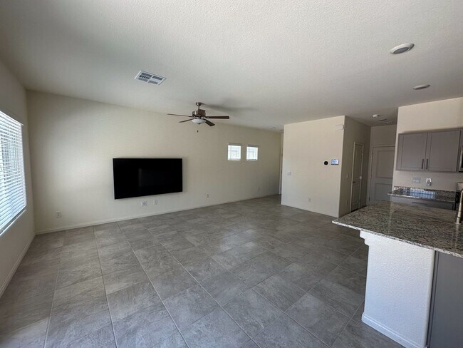 Building Photo - 4 Bedroom Single Family Home