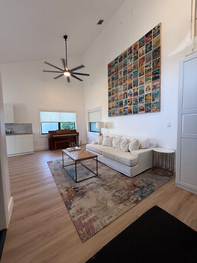 Foto del edificio - 5416 NW 190th St
