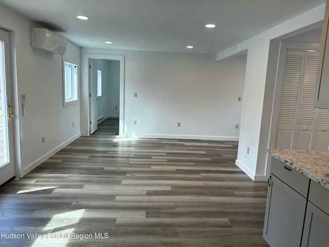 Building Photo - 18 Market St