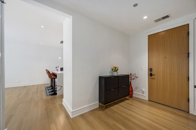 Foto del edificio - 2633 N Hermitage Ave