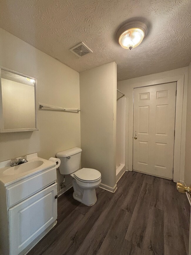 Building Photo - 206 Grady St