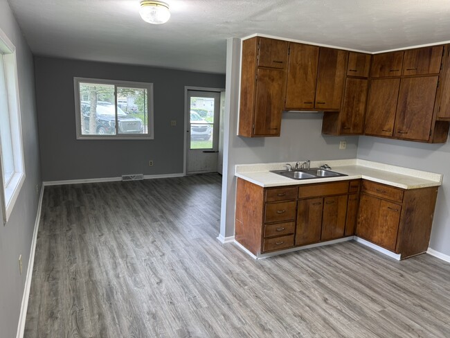 Building Photo - 214 N 9th Ave