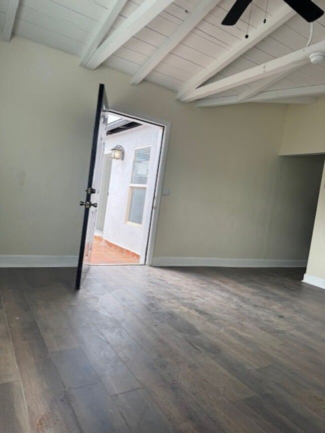 Building Photo - DHS6348