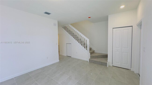Foto del edificio - 2621 SE 27th Dr